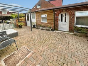 Side garden- click for photo gallery